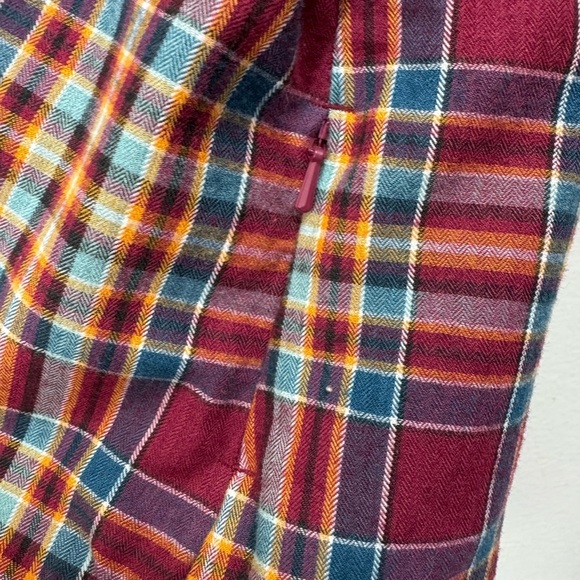Outdoor Research Size Medium Red Plaid Flannel Shirt Hidden Key Pocket Hiking - Picture 5 of 8